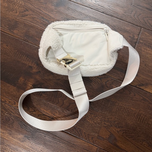 lululemon athletica Cream Crossbody Belt Bag - Picture 5 of 16